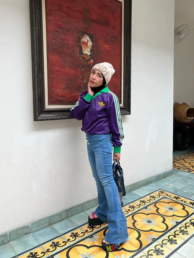 Turun Size dari XXL ke XS, 6 Gaya Terkini Melly Goeslaw Sukses Bikin Pangling