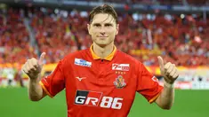 Striker asaal Denmark, Kasper Junker resmi dipermanenkan Nagoya Grampus dari Urawa Red Diamonds pada awal musim 2024 setelah berstatus pinjaman selama semusim pada J1 League 2023. Akankah ia bisa mempertahankan ketajamannya seperti pada musim 2023 yang membuat Nagoya Grampus kepincut mempermanenkannya? (J.LEAGUE)