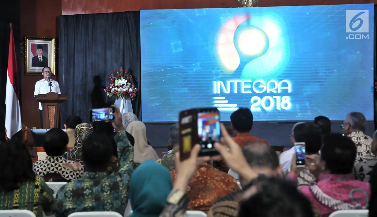 Menteri Ketenagakerjaan Hanif Dhakiri memberi sambutan dalam Indeks Pembangunan Ketenagakerjaan (INTEGRA) 2018 di Kantor Kemnaker, Jakarta, Senin (19/11). Penghargaan diberikan kepada 13 pemerintah daerah dari 19 kategori. (Merdeka.com/Iqbal Nugroho)