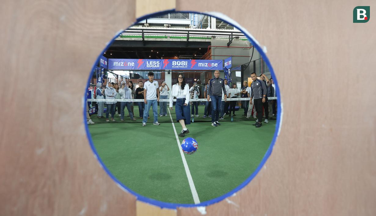 Untuk mencapai performa puncak, seorang atlet tidak hanya butuh latihan dan strategi, tetap juga perlu asupan cairan tubuh dan nutrisi yang optimal. (Bola.com/M Iqbal Ichsan)