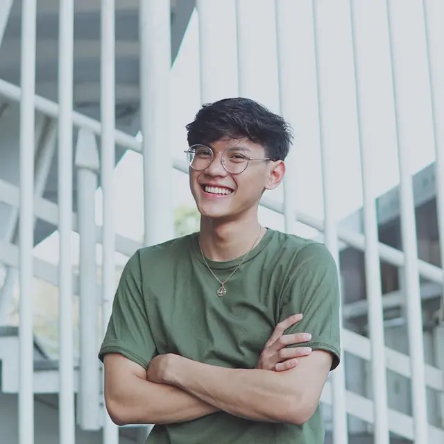 6 Potret Kevin Hugo Peserta Indonesian Idol yang Juga Kekasih Nadine Amizah