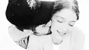 Tak hanya Gigi, hal yang sama dilakukan juga oleh Zayn. Ia mengunggah sebuah foto yang memperlihatkan dirinya mencium mesra Gigi Hadid. Dalam unggahannya, Zayn menuliskan “Happy birthday to my everything ❤”. (Instagram/gigihadid)