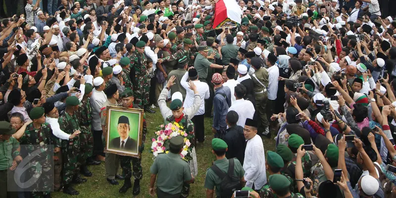 KH Hasyim Muzadi Meninggal