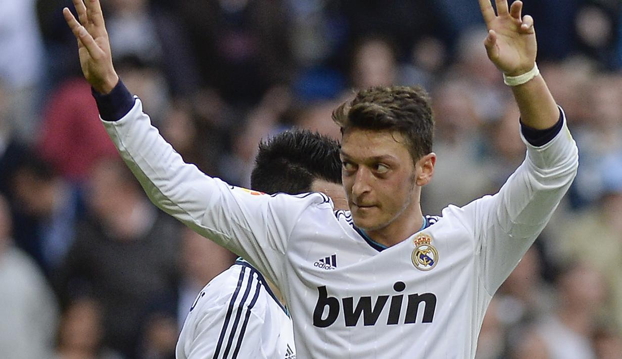 2. Mesut Ozil - Kreator terbaik usai tampil gemilang membawa Jerman berada di posisi ketiga di Piala Dunia 2010. raihan tersebut membuat klub besar eropa ingin mendapatkan anda tangan kontrak dari Ozil. (AFP/Dani Pozo)