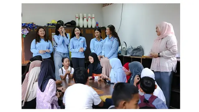 6 Potret Almira Yudhoyono Jadi Volunteer di Rumah Pintar Cikeas, Ramadhan Penuh Makna