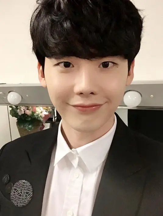 “Aku pun menyesal karena terlambat mendaftar dan tidak seperti teman-temanku yang lain. Aku paham itu juga kewajibanku sebagai warga Negara Korea,” ungkap Lee Jong Suk. (Instagram/jongsuk0206)