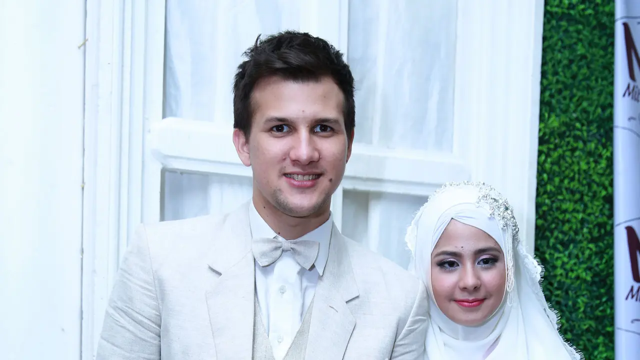 Stuart Collin dan Risty Tagor