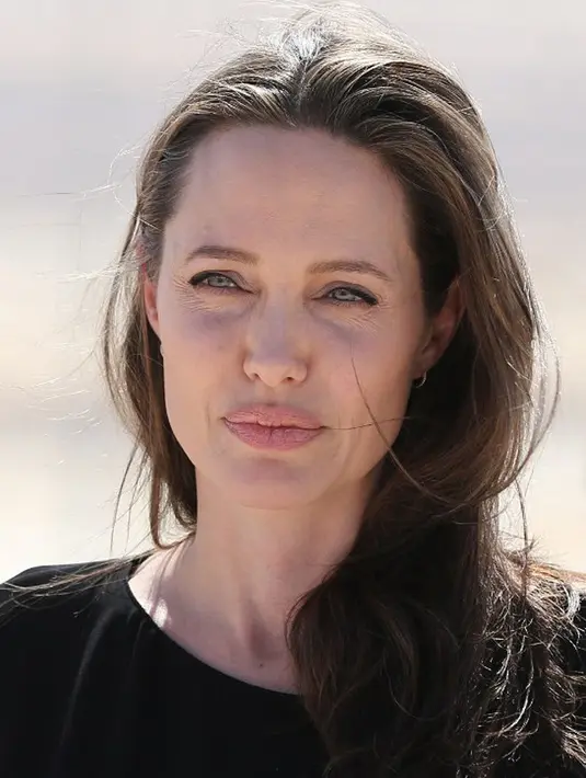 Jolie dikabarkan kembali menjalin hubungan dengan mantan pasangannya, Jared Leto. Aktor berusia 45 tahun tersebut dikabarkan menjadi pria spesial yang mengisi kekosongan hati Jolie saat ini. (AFP/Bintang.com)