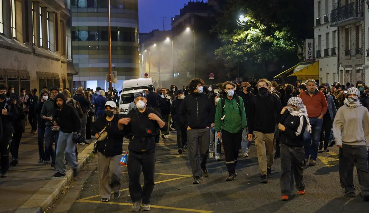Diperkirakan sekitar 800.000 orang yang akan turun ke jalan ambil bagian dalam gelombang protes dan pemogokan massal di Prancis. (GEOFFROY VAN DER HASSELT/AFP)