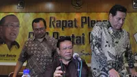 Agung Laksono mengaku pergi ke Bali, bertepatan dengan digelarnya Musyawarah Nasional (Munas) IX di Nusa Dua yang diadakan kubu Ical.