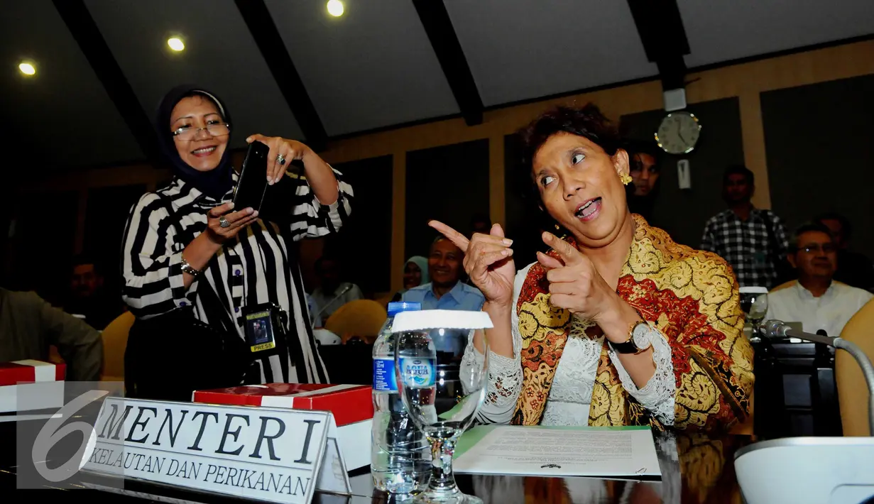 Ibu lagi foto-foto saya, ya. Ketahuan nih? (Liputan6.com/Andrian M Tunay)