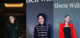 Selebriti hadir di Wilsen Willim 10th Anniversary Fashion Show bertajuk Algorithm: Universal Language, Rabu (8/7/2026), menampilkan gaya minimalis-modern. (@claurakiehl, @wulanguritno, @tissabiani)