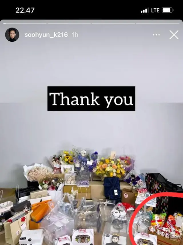 Kim Soo Hyun mendapatkan hadiah dari fans Indonesia