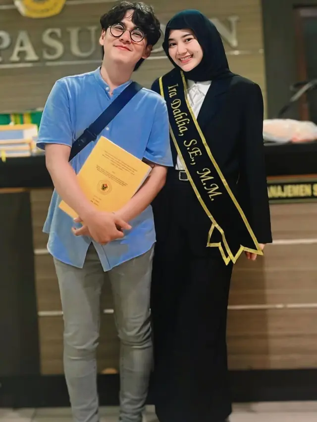 6 Potret Ira Dahlia Kakak Ipar Lesti Kejora Sidang Thesis,