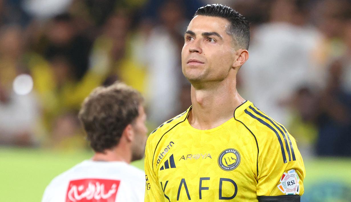 Dua gol Ronaldo dicetak pada menit ke-56 melalui tendangan penalti dan menit ke-73. Hal ini membuat dirinya kini mengoleksi 967 gol sepanjang kariernya sebagai pesepak bola. (AFP/Fayez Nureldine)