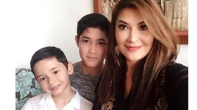 Potret 7 Artis Wanita dengan Putranya, Bak Kakak Adik