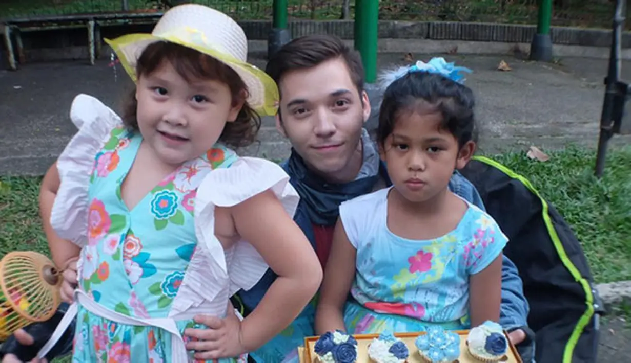 Proses persalinan ini diperkirakan akan terjadi pada bulan Oktober dan diperkirakan melalui cara normal. Lantaran itu, untuk urusan nama anaknya nanti juga sudah dipersiapkan. Hanya saja belum dipastikan. (Instagram/celineevangelista)