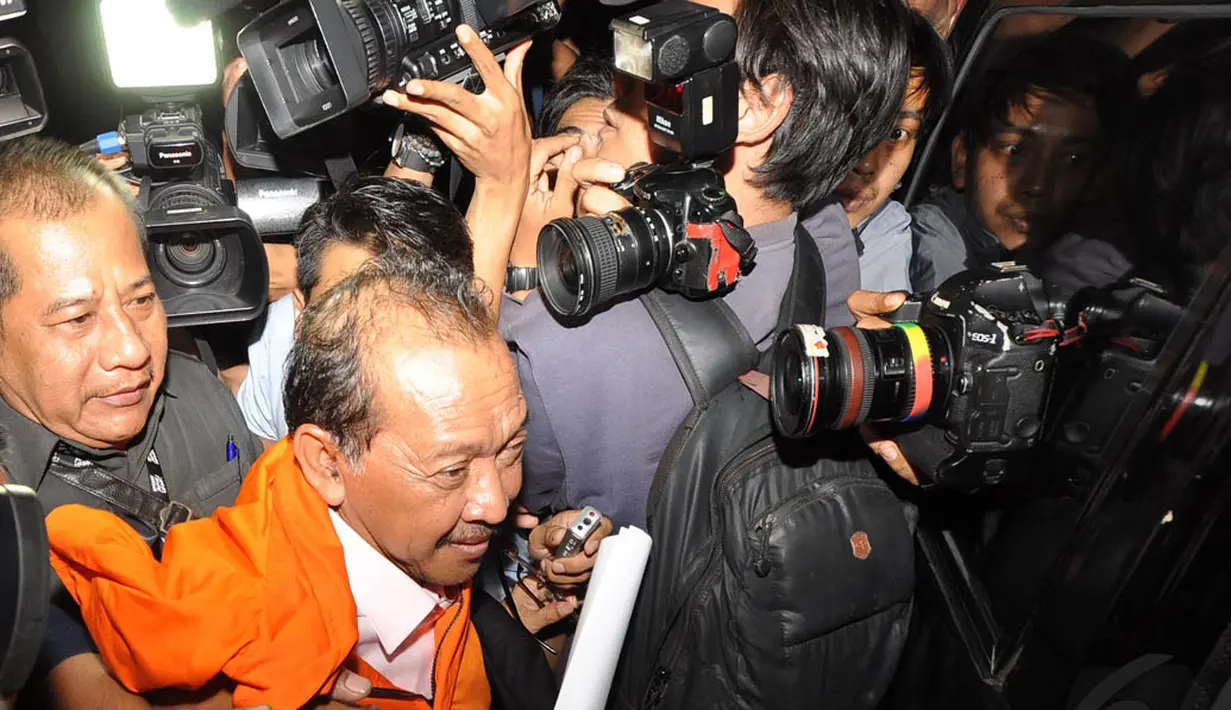 Antonius ditahan KPK dalam kasus dugaan suap pada Ketua DPRD Bangkalan, Fuad Amin terkait jual beli pasokan gas alam untuk pembangkit listrik di Gresik dan Gili Timur, Bangkalan, Madura, Jawa Timur, Selasa (2/12/2014). (Liputan6.com/Miftahul Hayat) 
