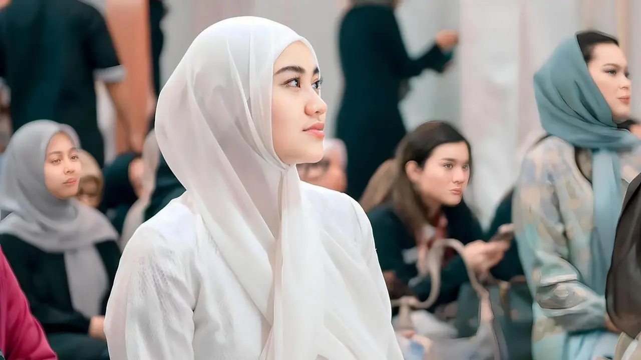 Aaliyah Massaid berhijab