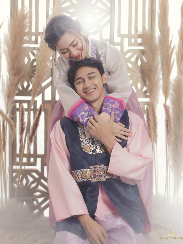 6 Gaya Prewedding Caesar Hito dan Felicya Angelista Pakai Hanbok, Menawan
