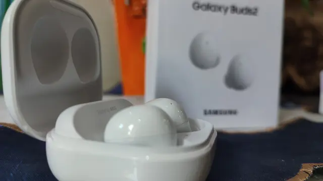Samsung Galaxy Buds2 (Liputan6.com/Giovani Dio Prasasti)