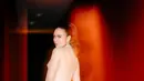 Untuk acara spesial ini, Wulan Guritno mempercayakan penampilannya pada desainer Jacob Wil, yang merancang kebaya dress dengan kombinasi material lace transparan dan satin berwarna mint.  [@wulanguritno].