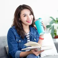 ilustrasi perempuan membaca/aslysun/Shutterstock