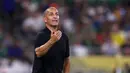 Posisi Lamouchi di kursi pelatih nantinya akan digantikan Mondher Kebaier untuk sementara waktu. (AFP/Julio Cesar Aguilar)