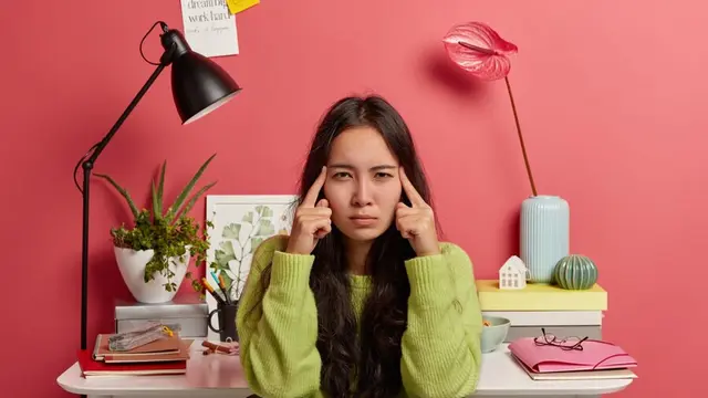 Ilustrai stres/freepik.com