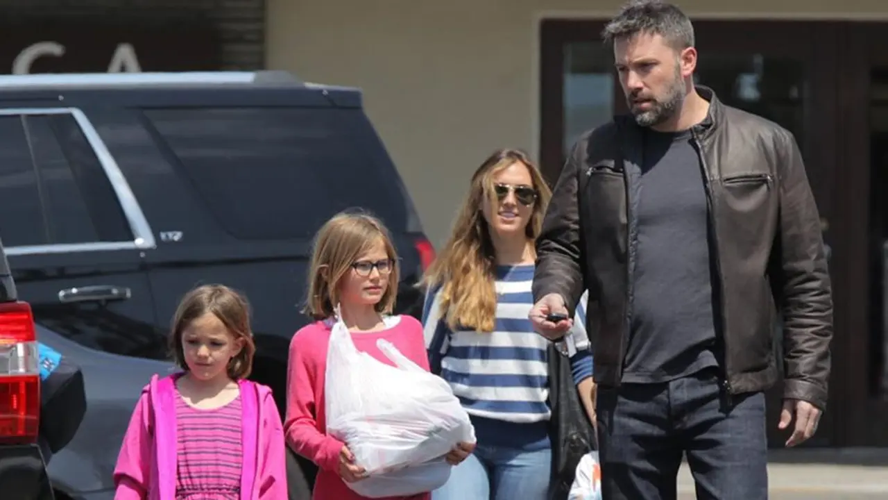Ben Affleck - Christine Ouzounian dan anak-anak 