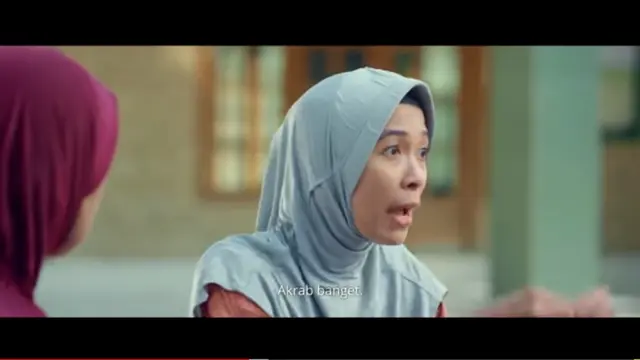 Mbak Tri dalam film Tilik. (Foto: YouTube Ravacana Films)