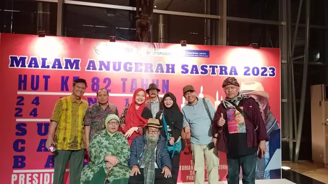 Hadiah Sastra untuk Sutardji Calzoum Bachry di TIM, Jakarta (24/6/2023).