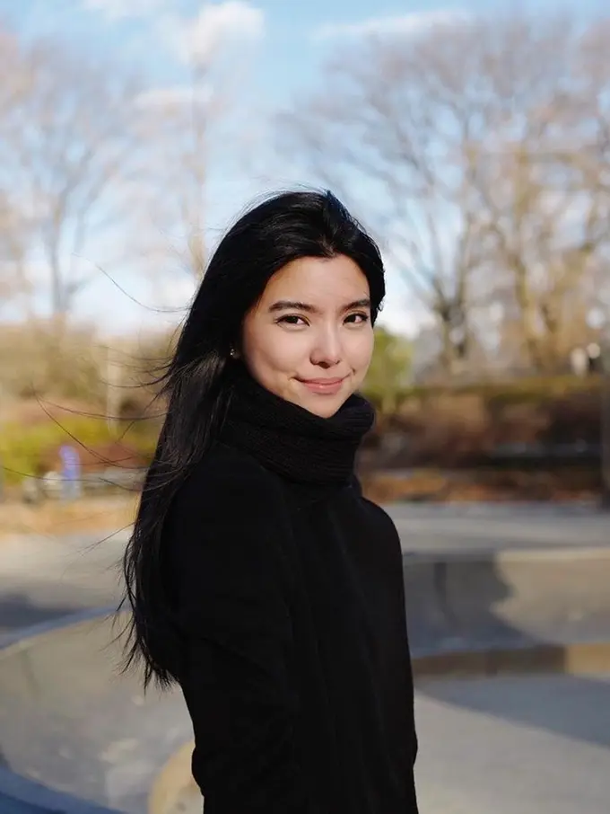 FOTO: Gaya Chilla Kiana saat Pakai Baju Hitam, Tampil Menawan