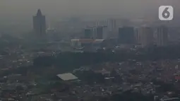 Kualitas udara Jakarta berada di angka 168 yang menunjukkan kategori tidak sehat, lalu disusul Kota Lahore, Pakistan dengan angka 154.  (merdeka.com/Arie Basuki)