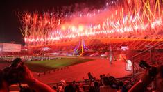 Pertunjukan kembang api pada pesta penutupan SEA Games 2025 yang berlangsung di Rajamangala Stadium, Bangkok, Sabtu (20/12/2025) malam WIB.