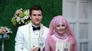 Khidmat dan sakralnya suasana akad nikah Risty Tagor dan Stuart Collin (M. Akrom Sukarya/Bintang.com)