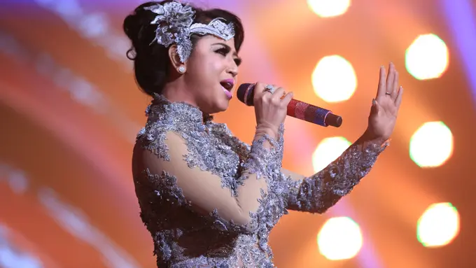 [Bintang] Dewi Perssik