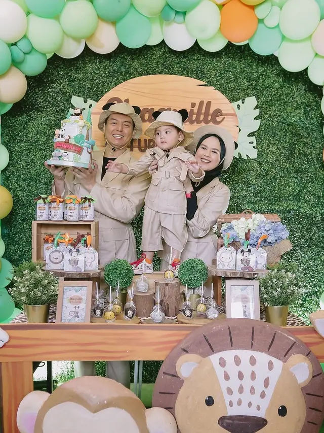 7 Momen Ulang Tahun Pertama Baby Shaquille, Putra Cut Meyriska dan Roger Danuarta