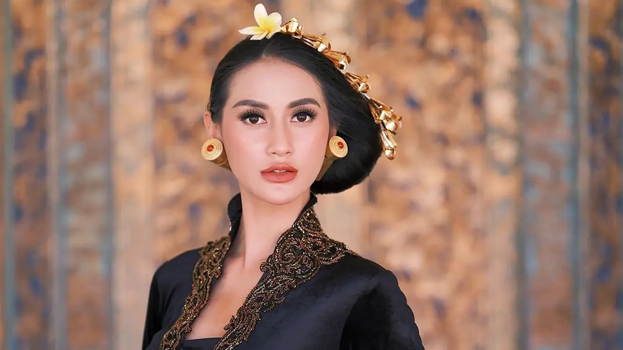 FOTO: Gaya Ayu Maulida dalam Balutan Busana Bali Ini Menawan