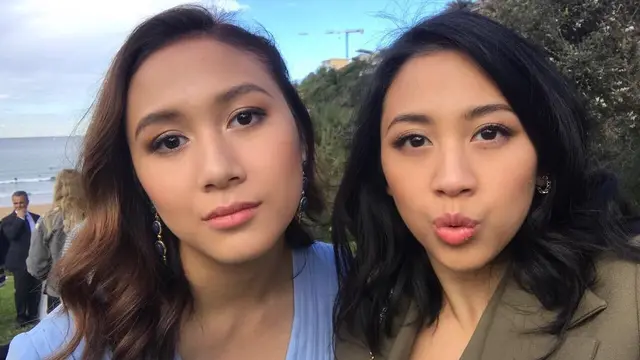 6 Potret Kebersamaan Sherina Munaf dan Adiknya, Bak Saudara Kembar
