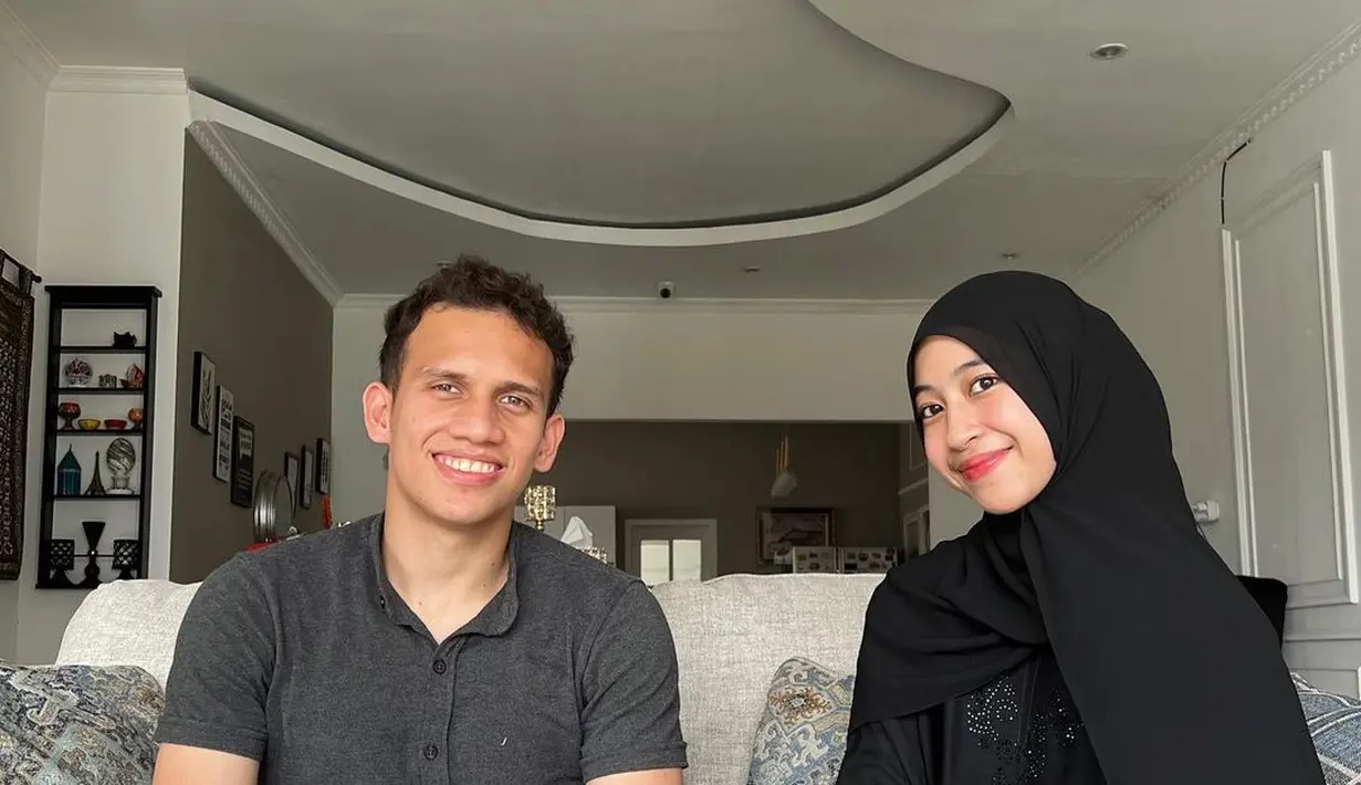 Umi Pipik membagikan kabar putrinya Adiba Khanza akan menikah tahun ini dengan pemain sepak bola Egy Maulana Vikri. Istri mendiang ustaz Jefri Al Buchori, Pipik Dian Irawati atau biasa disapa Umi Pipik mengungkapkan putrinya telah melakukan berbagai persiapan. [Instagram/adiba.knza/_ummi_pipik_]