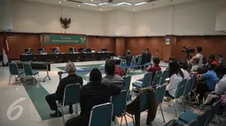 Suasana persidangan Hakim tinggi pada Pengadilan Tinggi (PT) Jambi, Pangeran Napitupulu dalam Majelis Kehormatan Hakim (MKH) , Jakarta, Rabu (4/1). (Liputan6.com/Faizal Fanani)