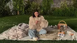 Persahabatan Taylor dan Selena memang sudah lama menjadi panutan banyak orang. Keduanya telah berteman lebih dari satu dekade, sejak masa Disney Channel dan awal karier musik country Taylor. Mereka selalu saling mendukung di berbagai momen penting, baik dalam karier maupun kehidupan pribadi. Dari Taylor yang mendampingi Selena selama perjuangan kesehatan, hingga Selena yang selalu mempromosikan album Taylor, hubungan mereka lebih dari sekadar persahabatan, melainkan seperti keluarga. (Liputan6.com/IG/@selenagomez)