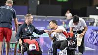 Atlet Boccia Indonesia Muhammad Afrizal Syafa (kanan) saat bersaing dengan lawannya Tomas Kral asal Slovakia di laga perdana Paralimpiade 2024. (Dok. Instagram NPC Indonesia)