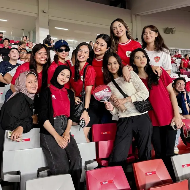 Potret 6 Artis Nonton Langsung Indonesia Vs Arab Saudi di GBK, Rizky Billar Nangis