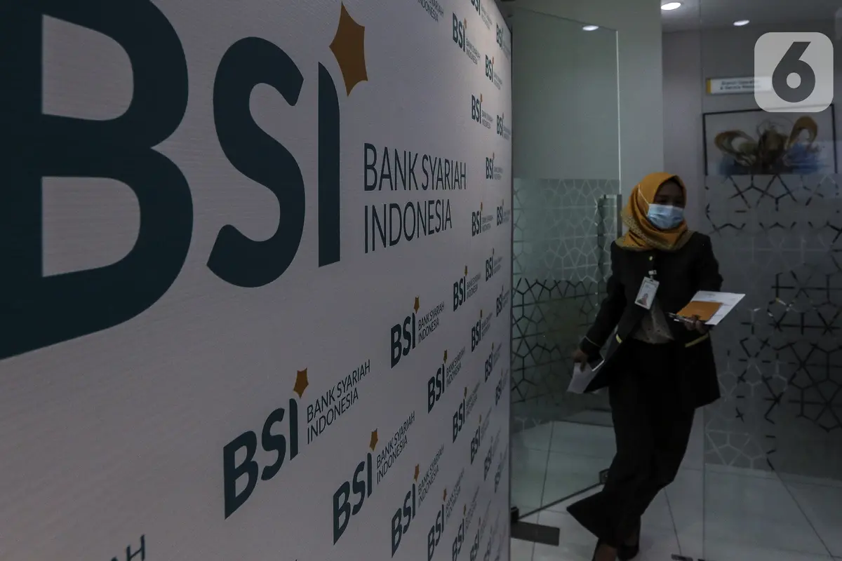 FOTO: Pelayanan Bank Syariah Indonesia Usai Diresmikan Jokowi