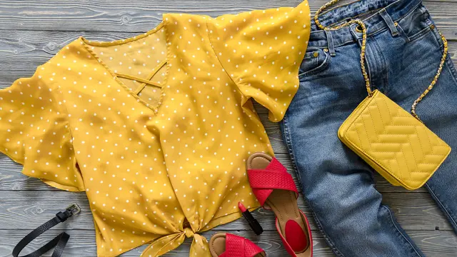 ilustrasi tren gaya pakaian/Alena Mozhjer/shutterstock