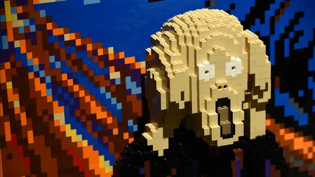 Keren, Deretan Karya Seni Ini Terbuat dari Kepingan Lego