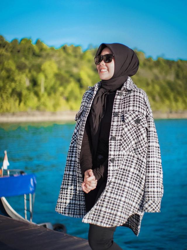 Potret Liburan Selfi LIDA di Pulau Derawan, Nikmati Pemandangan Indah. (Sumber: Instagram/lida_selfi07)