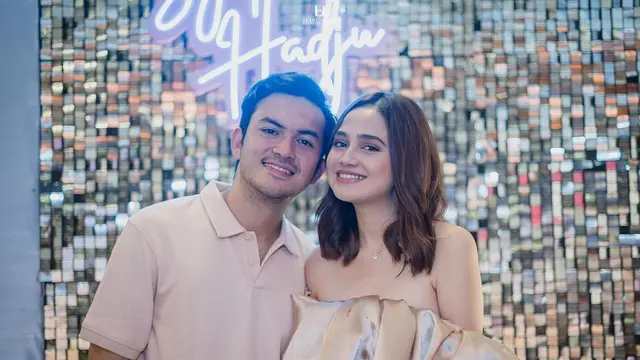 6 Potret Anggunnya Syifa Hadju Dibalut Sabrina Dress di Pesta Ulang Tahun ke-23